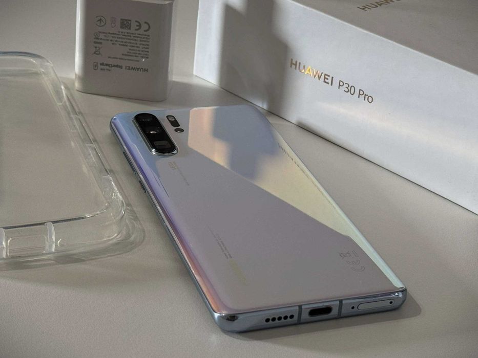Бартер! Huawei P30 Pro Breathing Crystal (Преливащ цвят)
