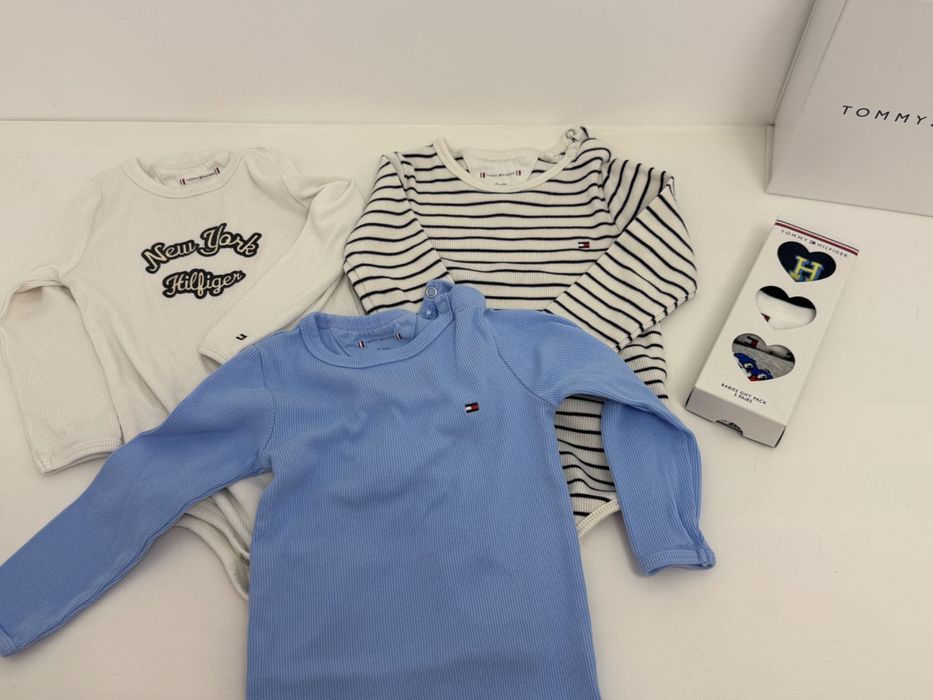 Бебешки бодита и чорапки Tommy Hilfiger