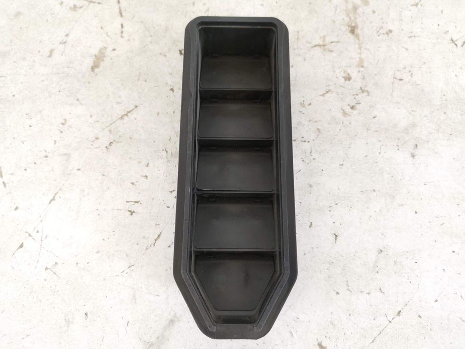 Странична вентилационна решетка за въздух в таблото Ленд Роувър / Land