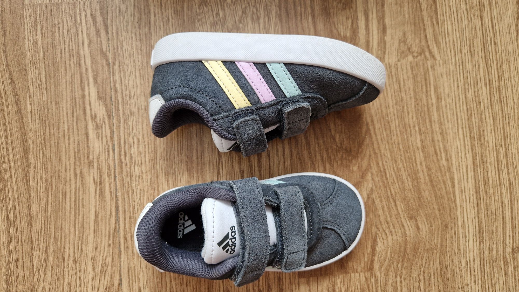 Маратонки Adidas, 22 номер