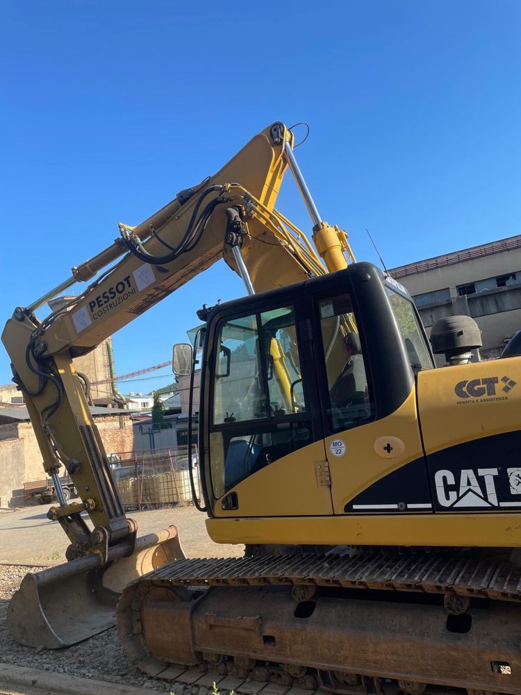Excavator CAT 08