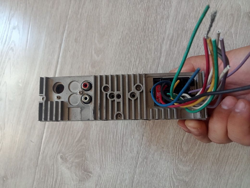 Продам штатный магнитолу USB, AUX, SD, RADIO в хорошем состоянии.