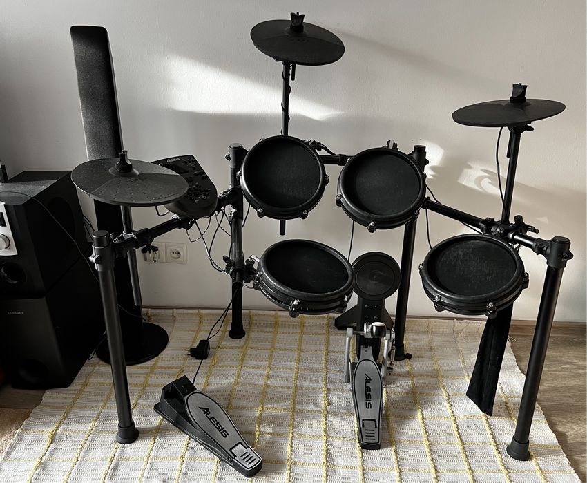 электронная барабанная установка Alesis Nitro Mesh Kit
