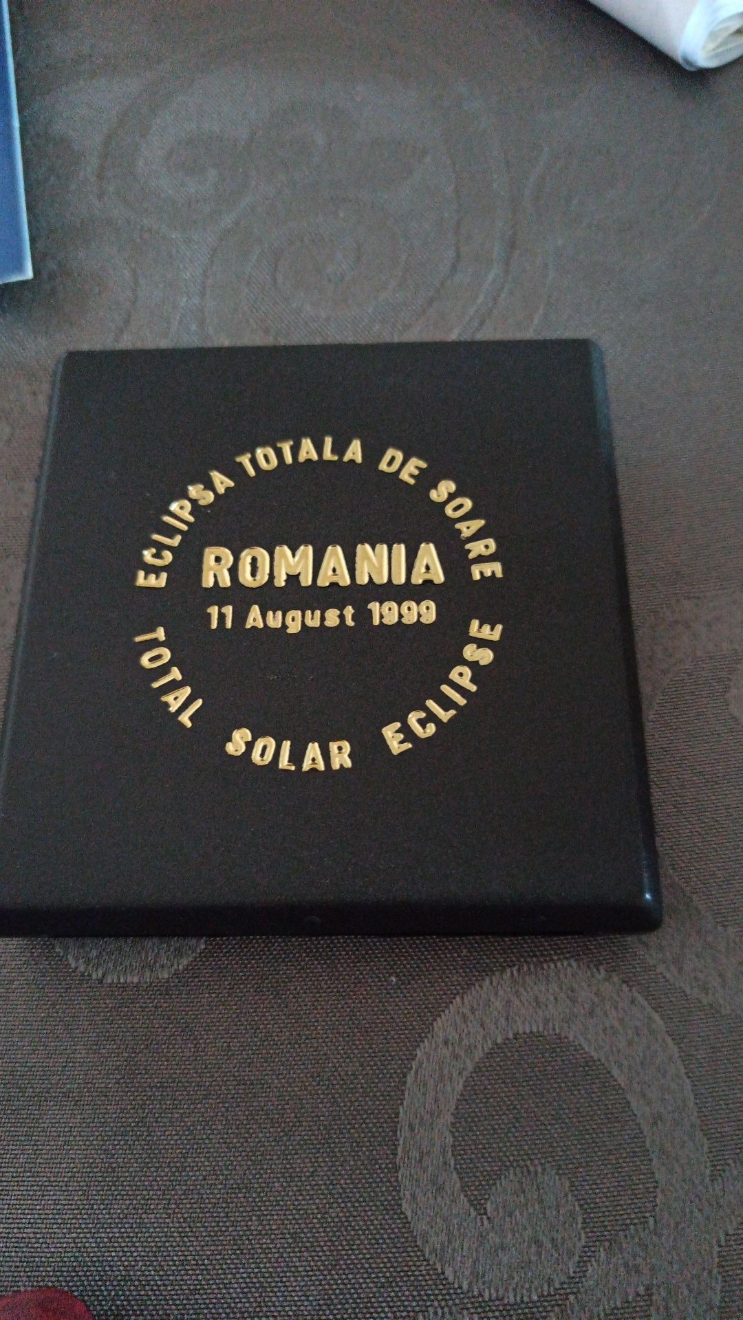 Lot colecție Eclipsa 1999, ochelari, bancnote medalie/ placheta, noi