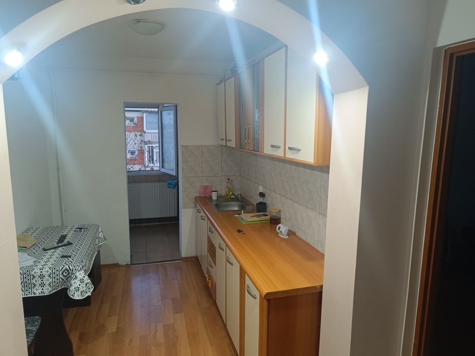 Închiriez apartament 2 camere cf1