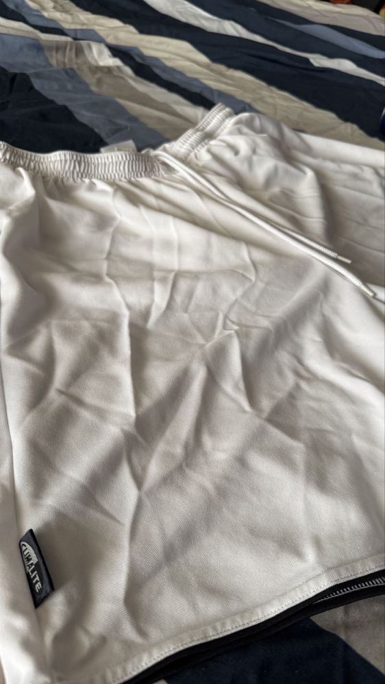 Pantaloni scurti Adidas marimea L