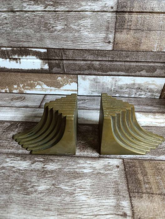 Плътни бронзови книгодържачи