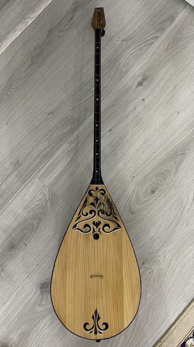 домбыра б/у, чехол вместе