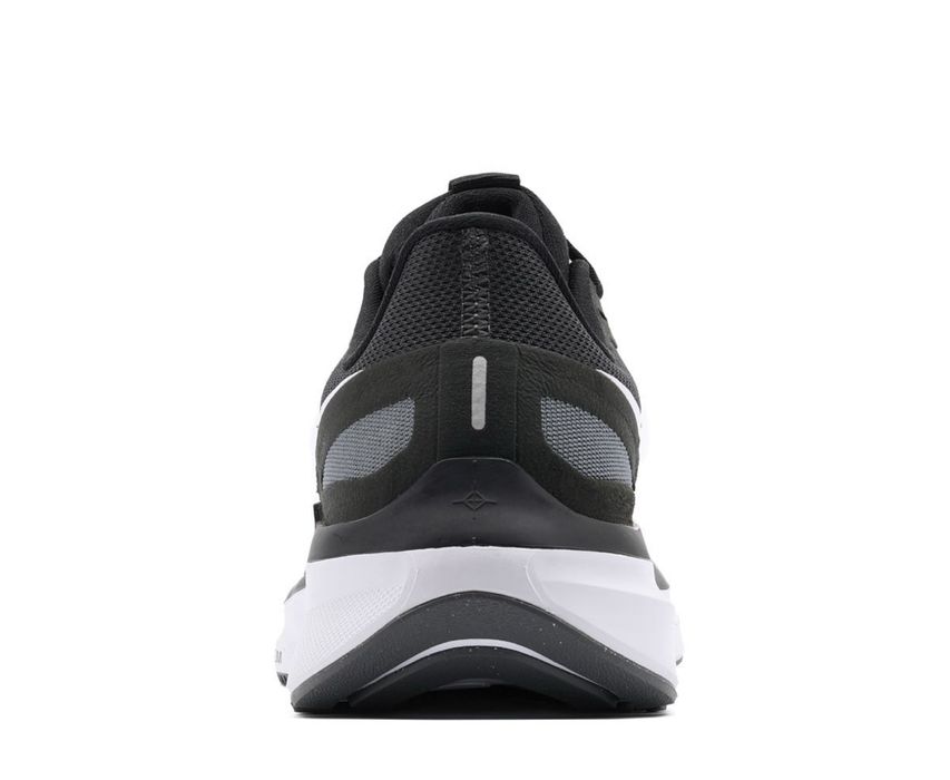 Nike Structure 25
