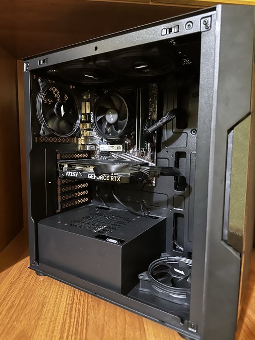 Геймърски компютър + 2 Монитора! 180Hz и 60Hz