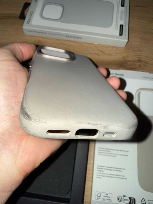 Vand husa piele Decoded iPhone 16 PRO noua