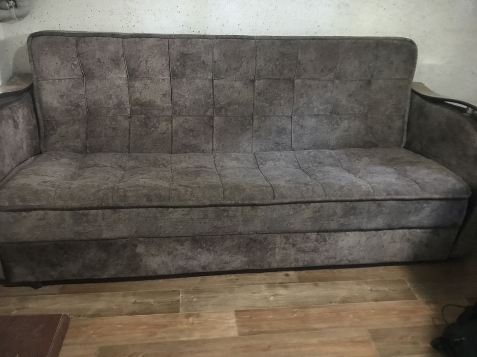 Диван продам книжка
