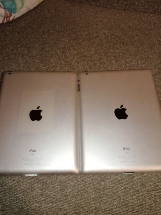 Vând iPhone 4 și 4s, două iPad 2