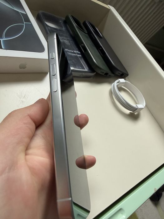 Iphone 16 pro / 128GB E-SIM