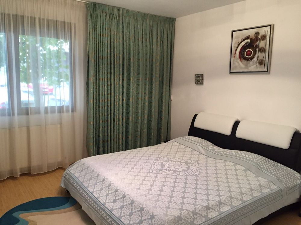 Vand apartament 3 camere