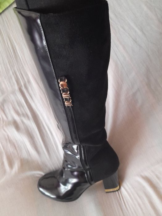 Елегантни черни ботуши-намалени
