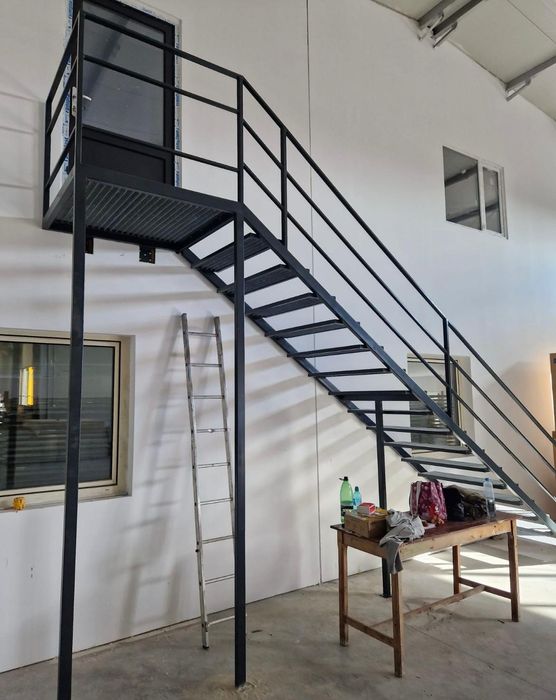 Scări metalice zincate