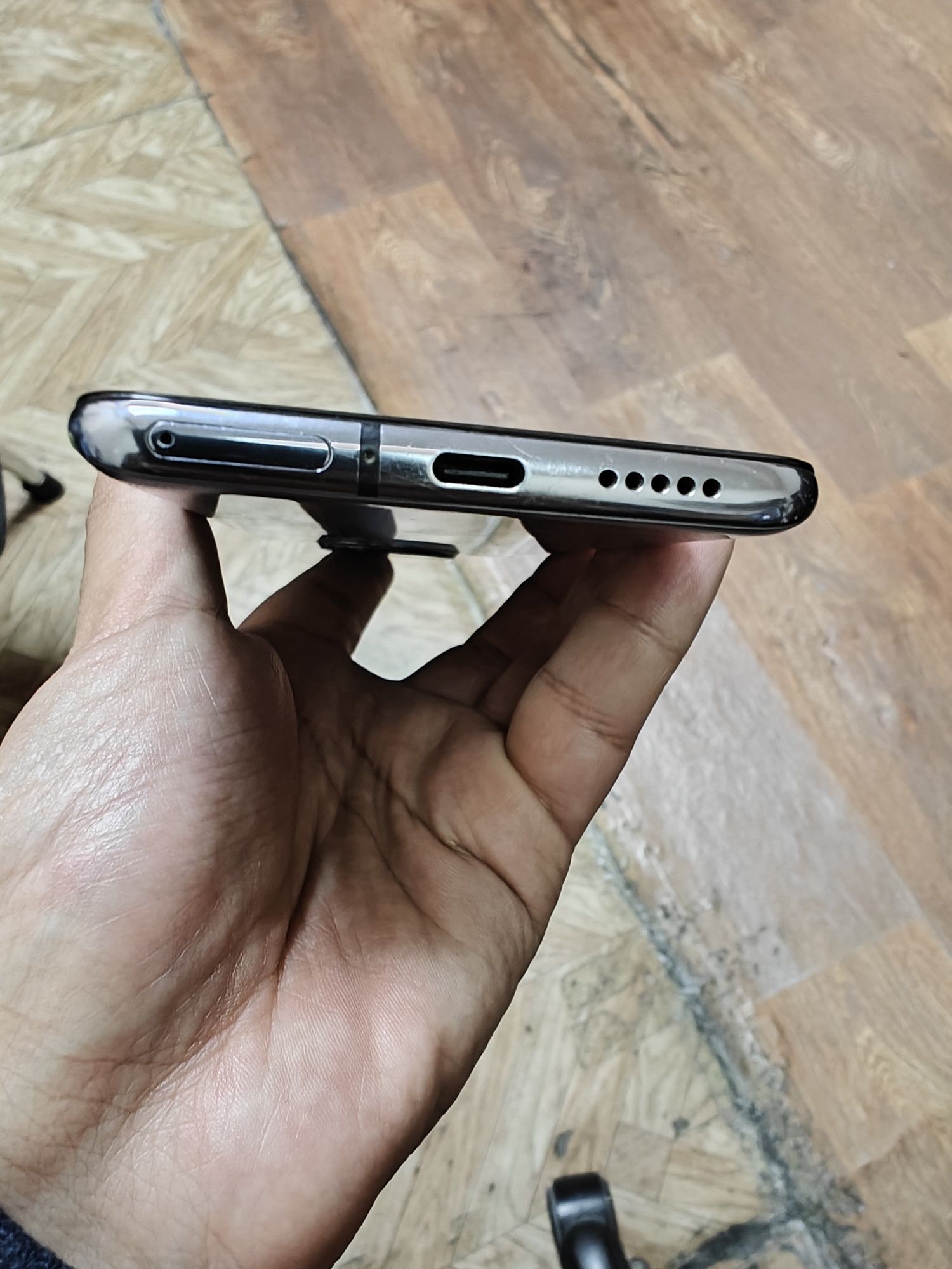 One Plus 7T Telefoni sotiladi