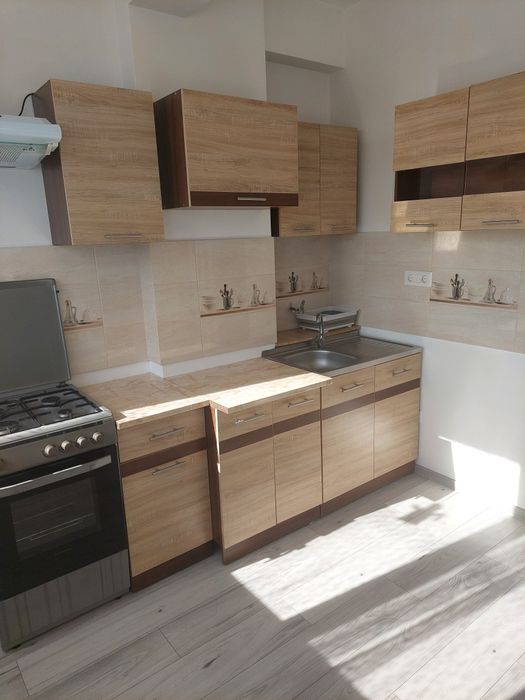 Închiriez apartament