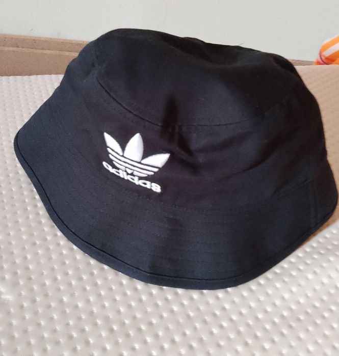 Pălărie Adidas nouă