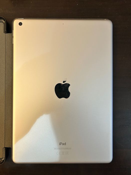 iPad generatia 8, 32 GB