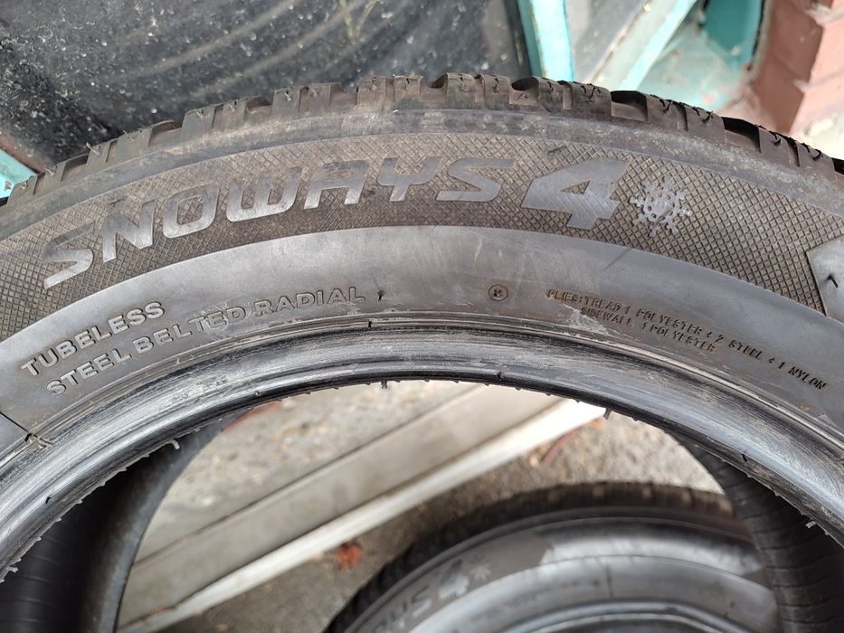 Продавам 2бр. Зимни гуми 205/55/16  Lassa