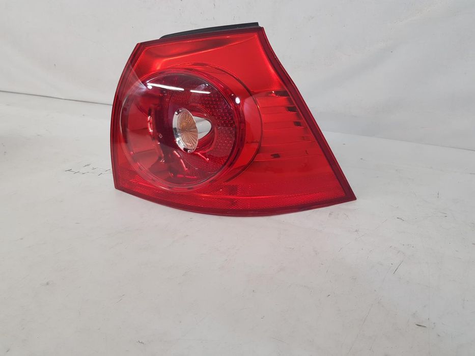 Stop dreapta pe aripa VW Golf 5 hatchbak dupa 2004