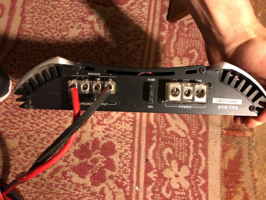 Amplificator JBL 2x 250w+ subwoofer 1000 w