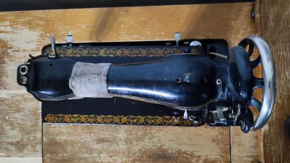 Продается Швейная машинка