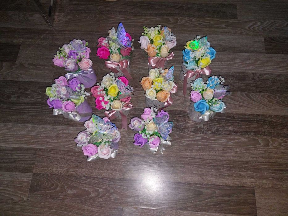 Кутии с по 7 броя ароматни, сапунени рози