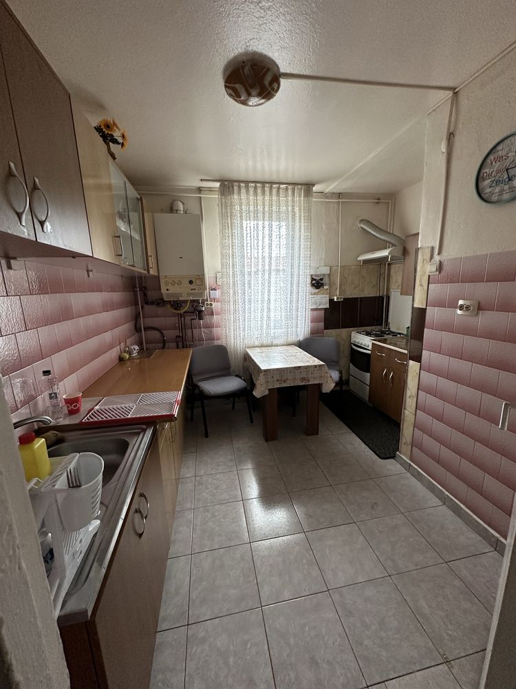 Apartament 4 camere, etaj 4, Motru