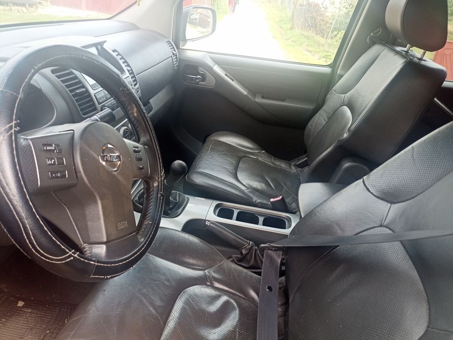 Vând Nissan Navara D40