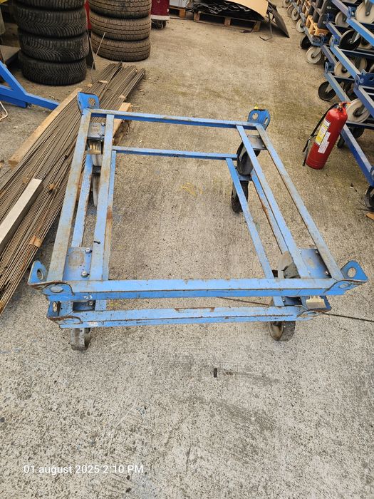 Platforma cu roti pentru paleti