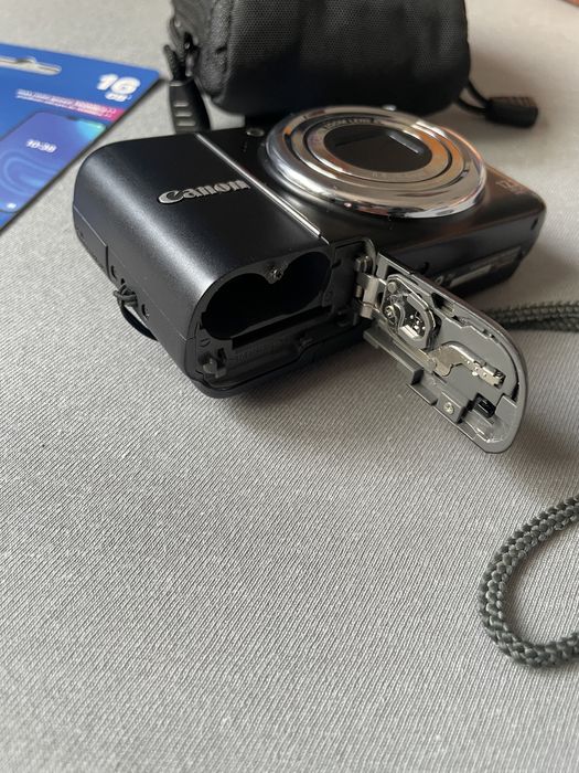 Camera Foto Digitala CANON PowerShot A2100 IS Digital 12.1MP 6x Zoom