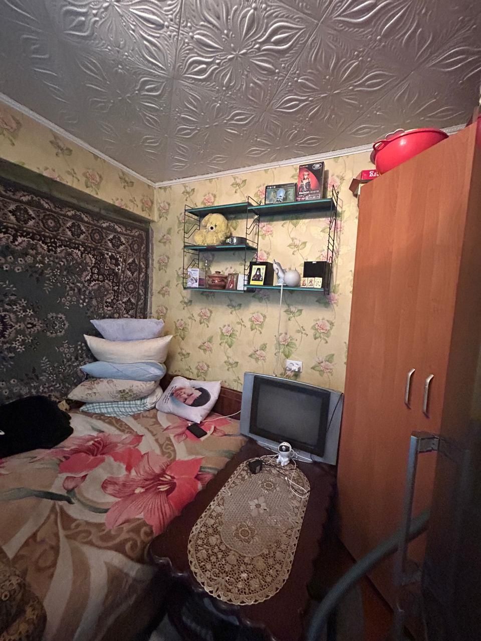 Продаётся 4-комнатная в р- не " 45-й аптеки"