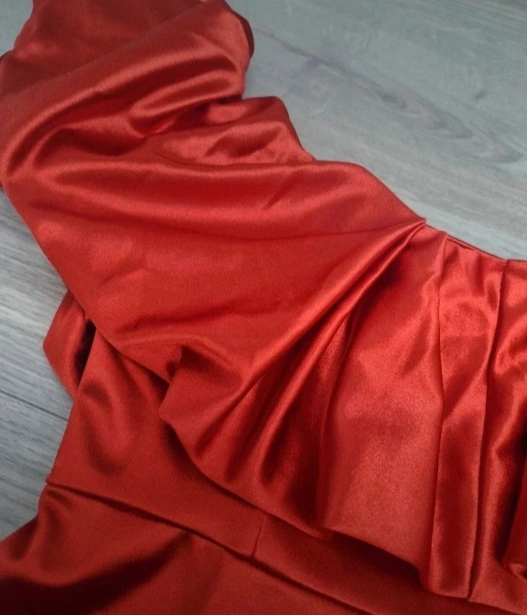 Rochie roșie de damă