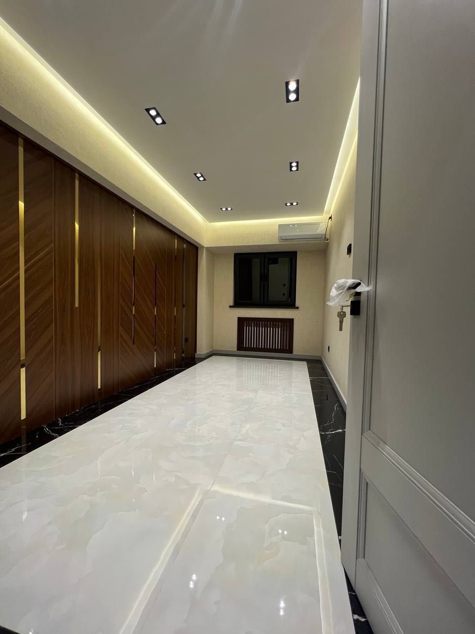 Продается офис Ц5, Лакосте 80м2