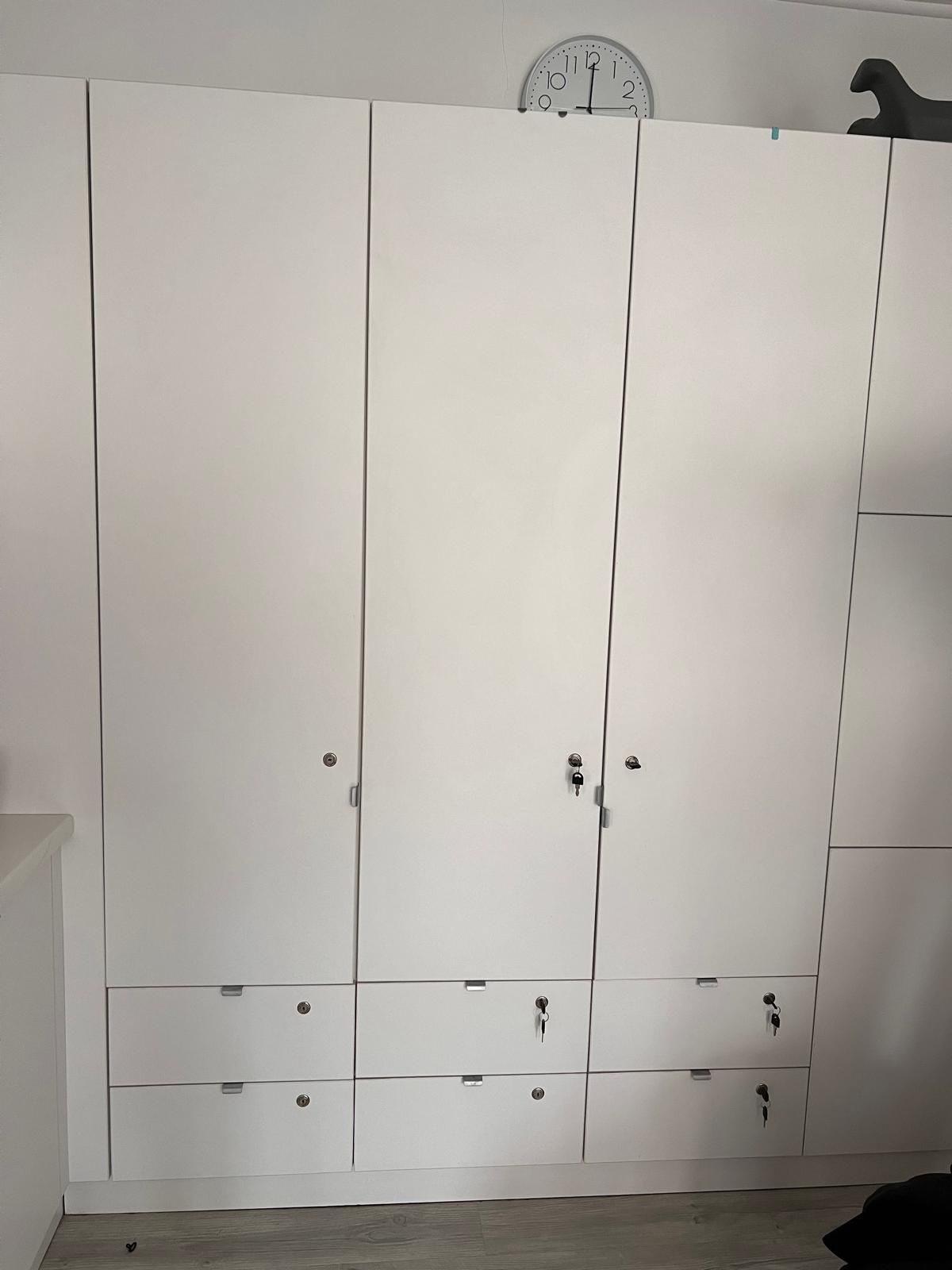 Vând mobila de salon