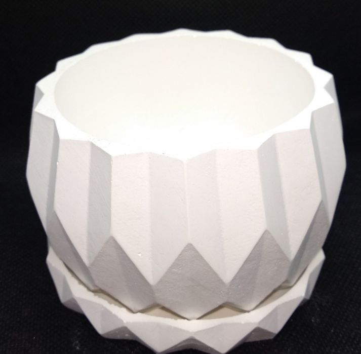 Кашпо из гипса и бетона