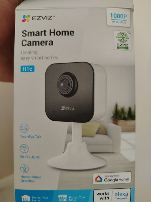 EZVIZ H1c — это внутренняя Wi-Fi камера видеонаблюдея