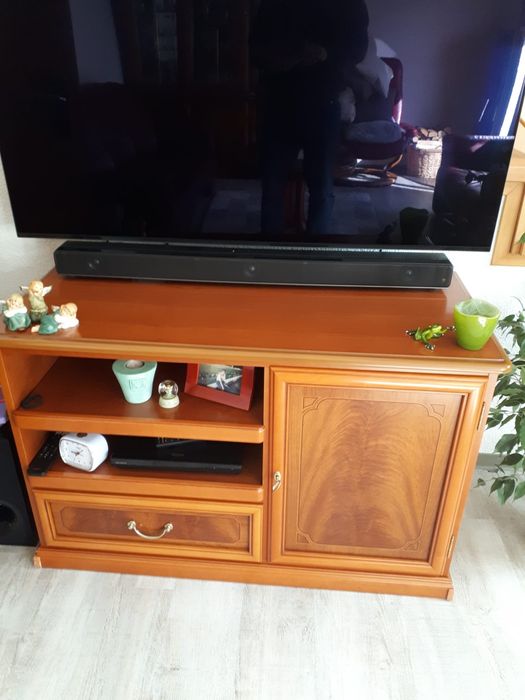 Vând mobila de sufragerie