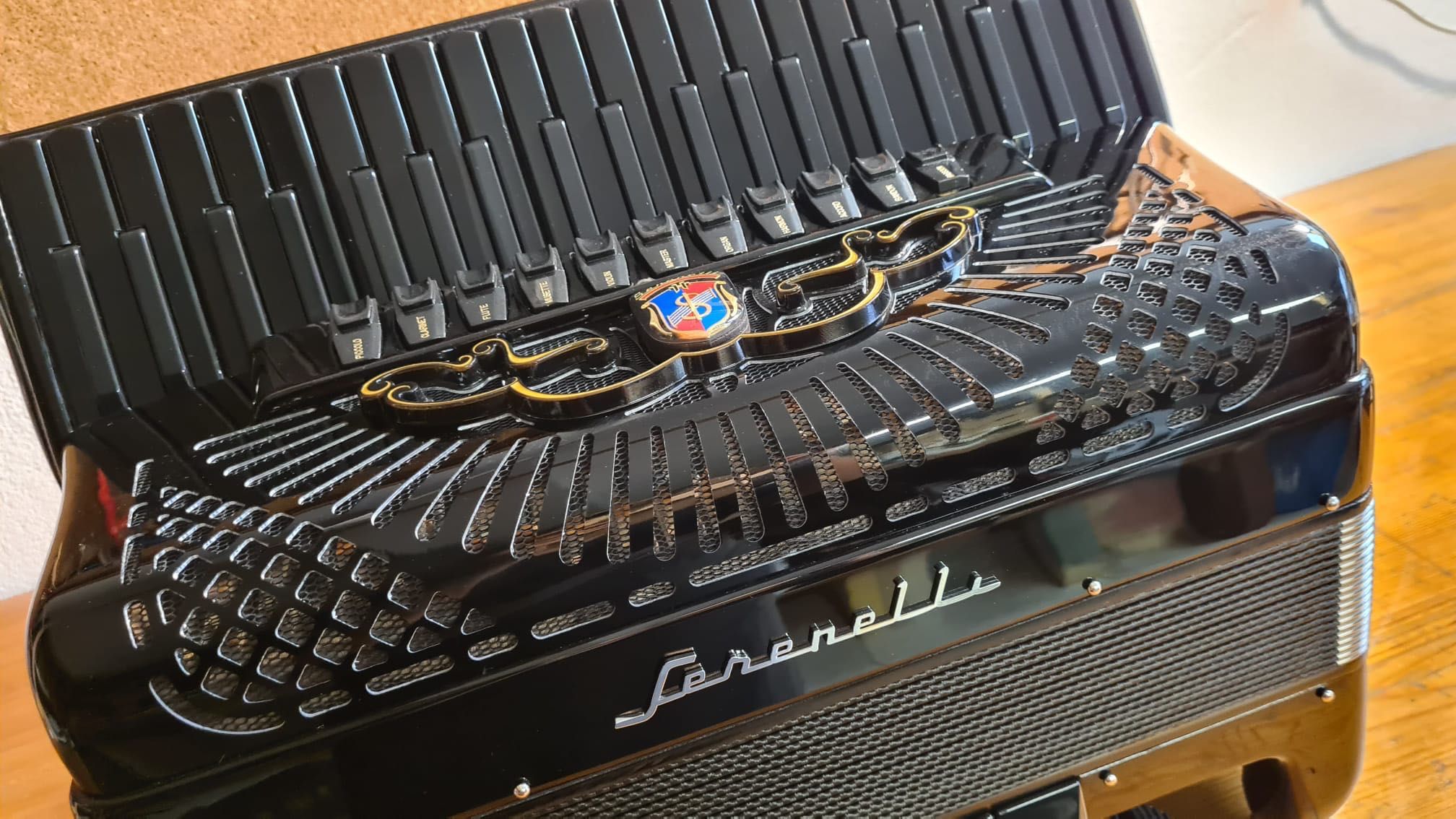 Acordeon digital carcasa SERENELLI Accordions MIDI Revolution