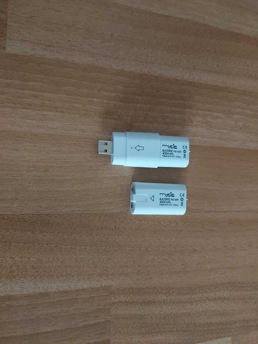 Stand de incarcare Xbox one LED NOU + 2 baterii reincarcabile