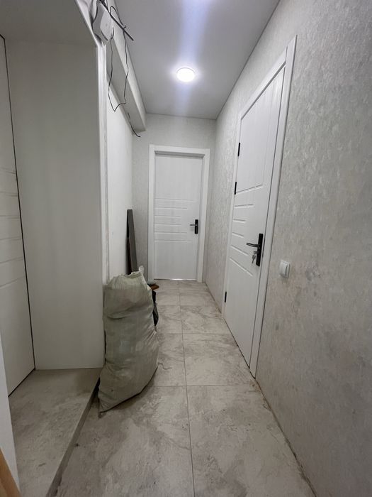 Ц-5, 2/4/4, напротив финансового института.