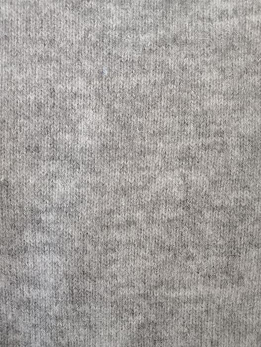 Сив вълнен пуловер