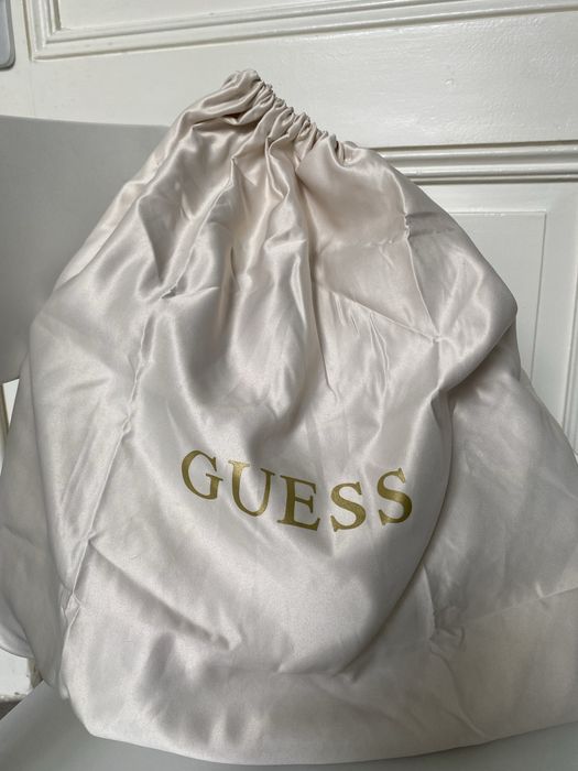 Дамска чанта - Guess