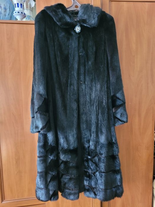 Красивая классическая норковая шуба