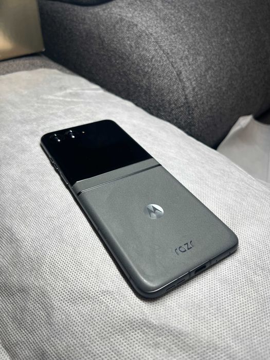 Motorola Razr 50 256 GB, 8 Gb Ram NOU