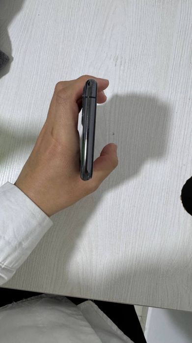 Iphone 11 pro sotiladi qora