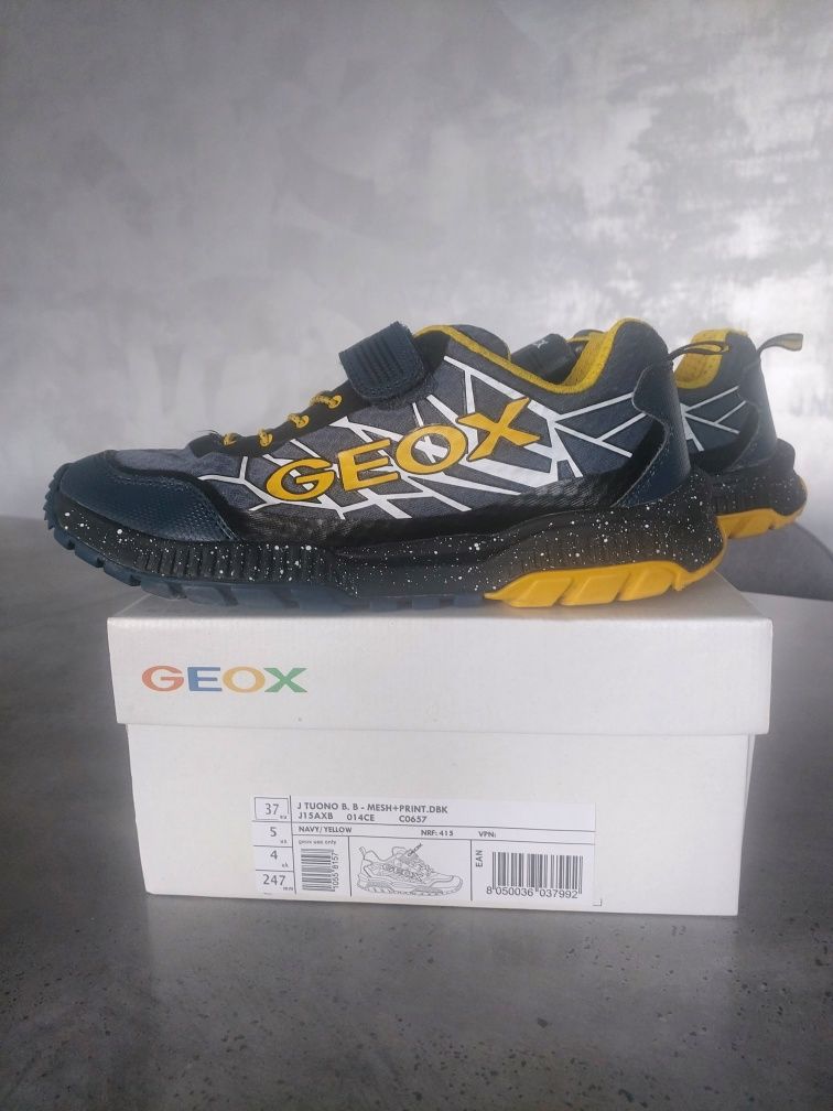 Сникърси GEOX, момче, 37 номер.